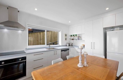 Bell Block Apartment | Beachfront Apartment with Stunning Views