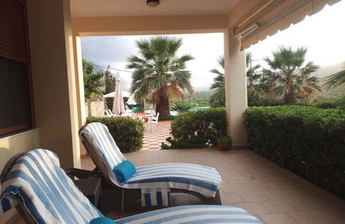 Pefki Apartment | Beachfront Apartment, Oceanis Suite, Tholos Bay Suites