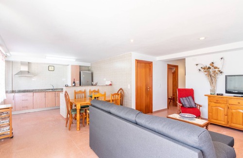 Oliva Apartment | Beachfront Apartment with Terrace, Shared Garden and Wi-Fi
