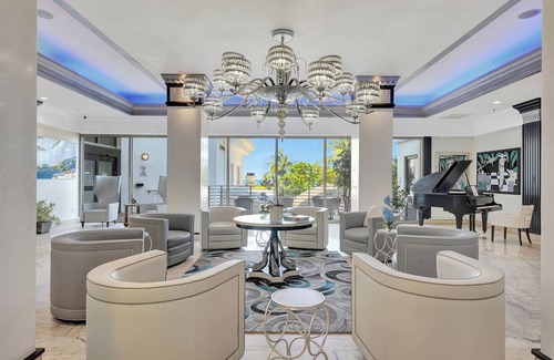 Bermuda Riviera Apartment | Beachfront Balcony Room