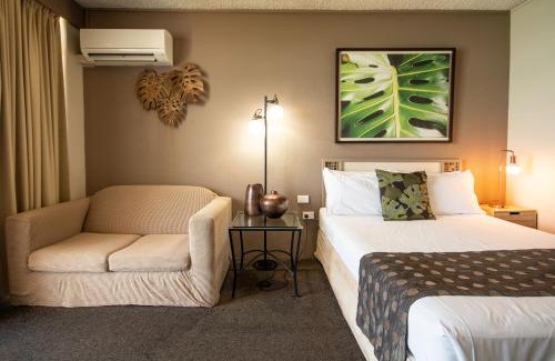 North Ward Apartment | Beachfront Balcony