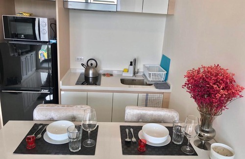 Bang Sare Apartment | Beachfront Bang Saray By RoomQuest Hotel