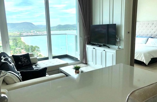 Bang Sare Apartment | Beachfront Bang Saray By RoomQuest Hotel