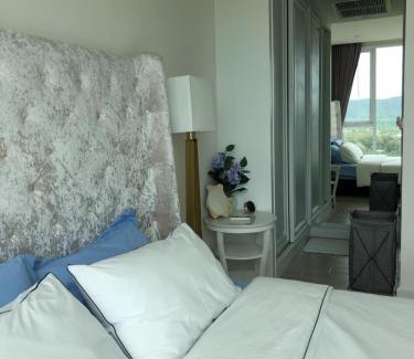 Bang Sare Apartment | Beachfront Bang Saray By RoomQuest Hotel