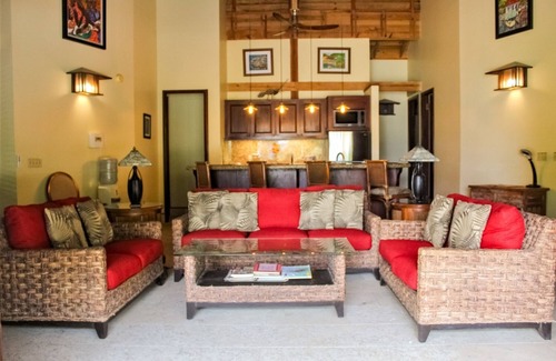 Palmetto Bay House | Beachfront | Beachside Private Pool | Immaculately Kept | Private Dive Resort