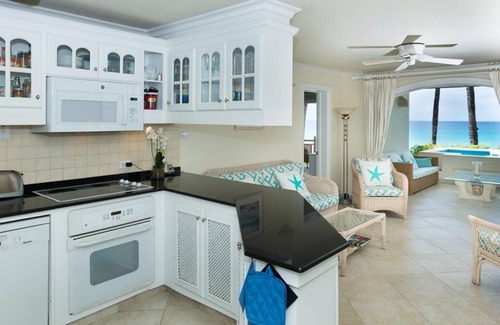 Reeds Bay Apartment | Beachfront Bliss with Spa Pool - Reeds House 9