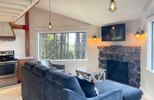 Yachats House | Beachfront Cabin! Private! Ocean Views! Firepit!