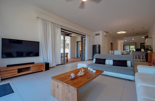 Belle Mare Apartment | Beachfront chic retreat