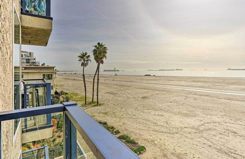 Alamitos Beach Condo | Beachfront Condo w/ Community Pool & Hot Tub