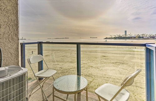 Alamitos Beach Condo | Beachfront Condo w/ Community Pool & Hot Tub