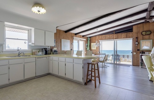 Spring Lake House | Beachfront cottage on North Shore Grand Haven
