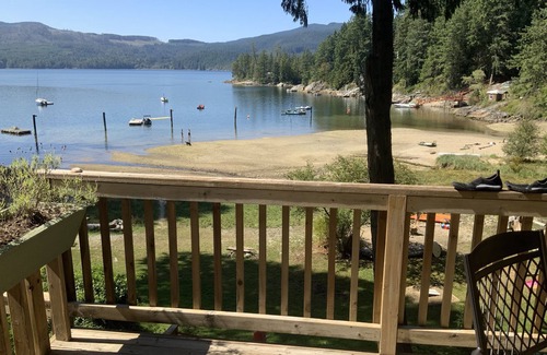 Tuwanek House | Beachfront cottage with spectacular views!
