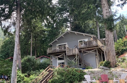 Tuwanek House | Beachfront cottage with spectacular views!