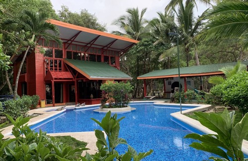 Palm Beach Estates House | Beachfront Villa Stunning Private Pool, Stunning Patio, 4BR, 3BA private parking