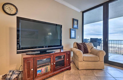 Dauphin Island Apartment | Beachfront Dauphin Island Condo Pool Access!