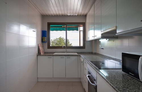 Torredembarra Apartment | Beachfront Duplex for 8 with Pool, Parking, WiFi, A/C in Torredembarra