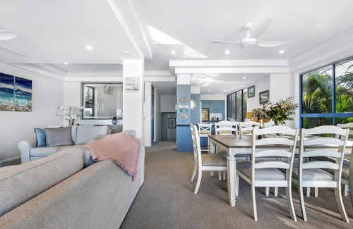 Mermaid Beach House | Beachfront Escape (Ocean Views)