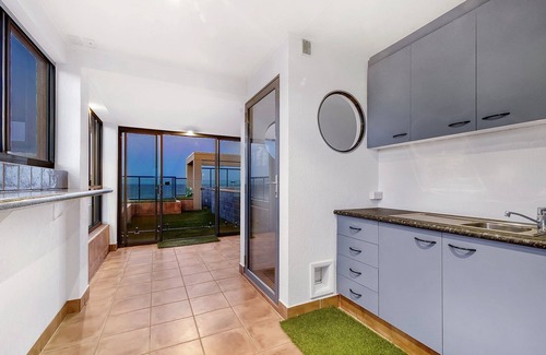 Mermaid Beach House | Beachfront Escape (Ocean Views)