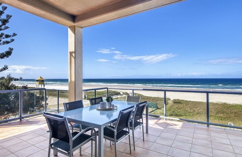 Mermaid Beach House | Beachfront Escape (Ocean Views)