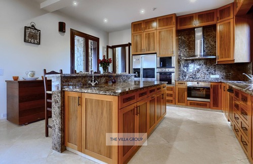 Agios Theodoros Villa | Beachfront Estate offers luxury