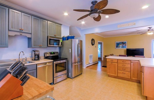 Reedville House | Beachfront Estate on the Chesapeake Bay, Private Beach & 30-Mile View