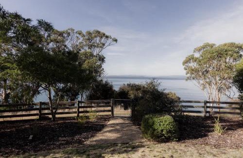 Roches Beach House | Beachfront Estate with Tennis Court