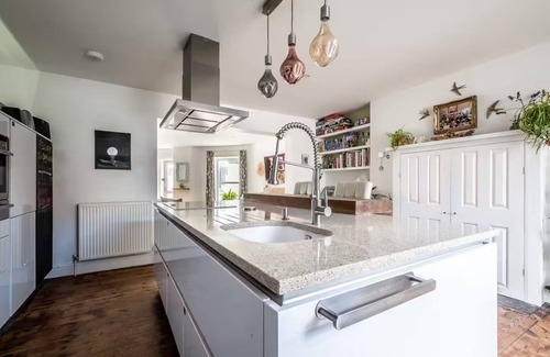 Exmouth Apartment | Beachfront flat - bright, spacious & own private garden