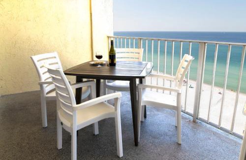 Biltmore Beach Apartment | Beachfront & Free Beach Service-Master on Gulf!