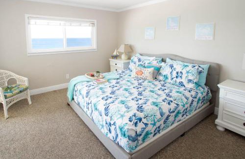 Biltmore Beach Apartment | Beachfront & Free Beach Service-Master on Gulf!