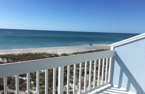 Palm Island House | Beachfront Get Away Perfect for Couples