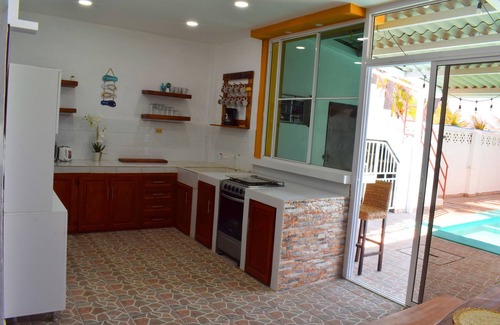 El Porvenir House | Beachfront house in costa del sol, ocean views! Wifi!