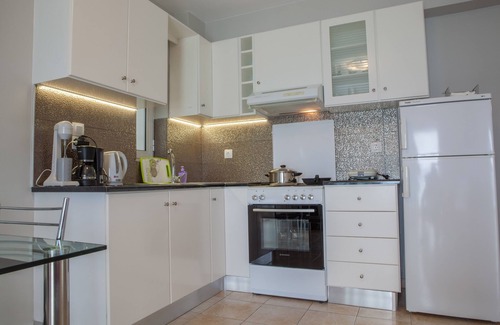 Kiveri Apartment | Beachfront Holiday Apartment with amazing Sea View