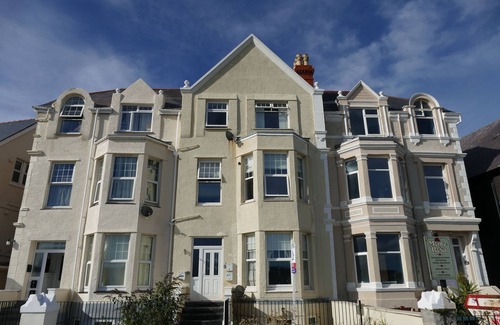 Llandudno Apartment | Beachfront, Homely Apartment in Llandudno