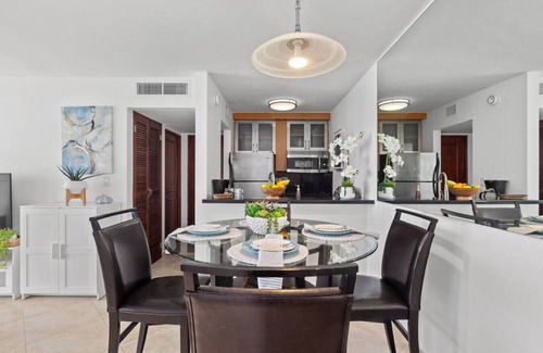 Isla Verde Condo | Beachfront King Bed Washer/D Walk Everywhere