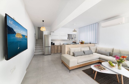 Mavrikiano Apartment | Beachfront luxury apartment with stunning views