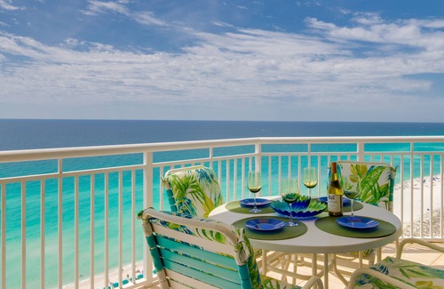 Navarre Beach Condo | Beachfront Luxury at The Pearl- Includes Beach Service