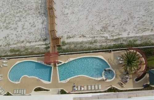 Navarre Beach Condo | Beachfront Luxury at The Pearl- Includes Beach Service