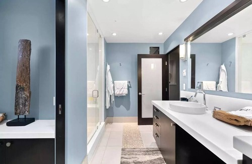 El Porto House | Beachfront Manhattan Beach Townhome on The Strand