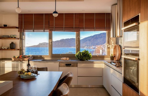 Koutsouras Villa | Beachfront Moonlight villa for large groups