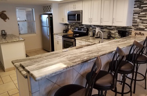 South Padre Island Condo | BEACHFRONT PENTHOUSE CONDO w/Vaulted Ceilings SUNTIDE II 506. Amazing GULF VIEW