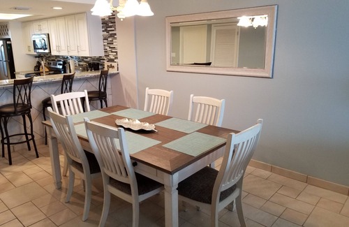 South Padre Island Condo | BEACHFRONT PENTHOUSE CONDO w/Vaulted Ceilings SUNTIDE II 506. Amazing GULF VIEW