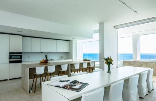 Zona Hotelera Condo | Beachfront Penthouse 4 BR 4 BATH plus Nanny Room