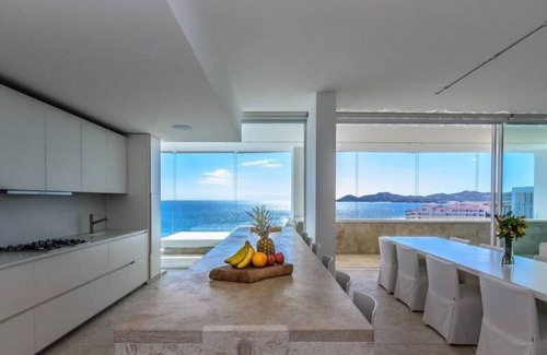 Zona Hotelera Condo | Beachfront Penthouse 4 BR 4 BATH plus Nanny Room