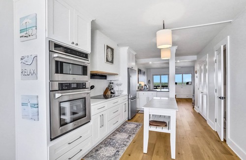 Sunnyside House | Beachfront penthouse with Gulf views, pools, beach chairs, saunas & tennis