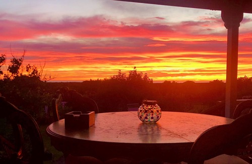 Haumoana House | Beachfront, peaceful cosy cottage, beautiful sunrises, a relaxing escape.