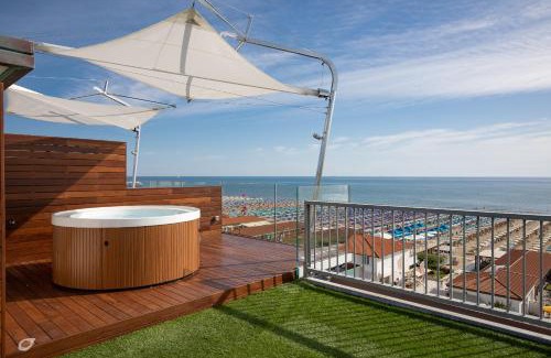 Lido di Camaiore Apartment | Beachfront Penthouse with private parking