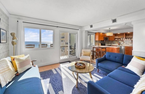 Sunnyside Condo | ☀️BeachFront-Pool-Tennis Courts-Pinnacle Port 12 Casa Francesca☀️