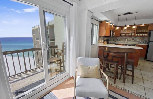 Sunnyside Condo | ☀️BeachFront-Pool-Tennis Courts-Pinnacle Port 12 Casa Francesca☀️