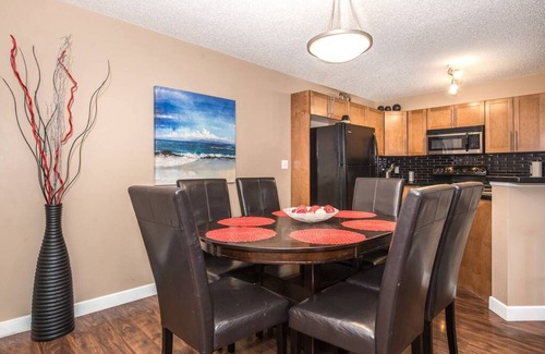 East Kootenay Apartment | ⛱Beachfront⛱ | Pool | Hot Tub | PS3 | Gym