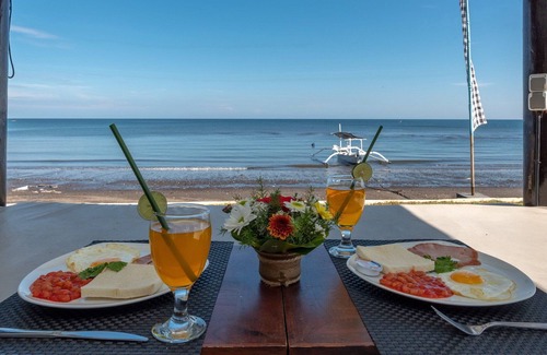 Dencarik Villa | Beachfront pool villa: Free welcome dinner!